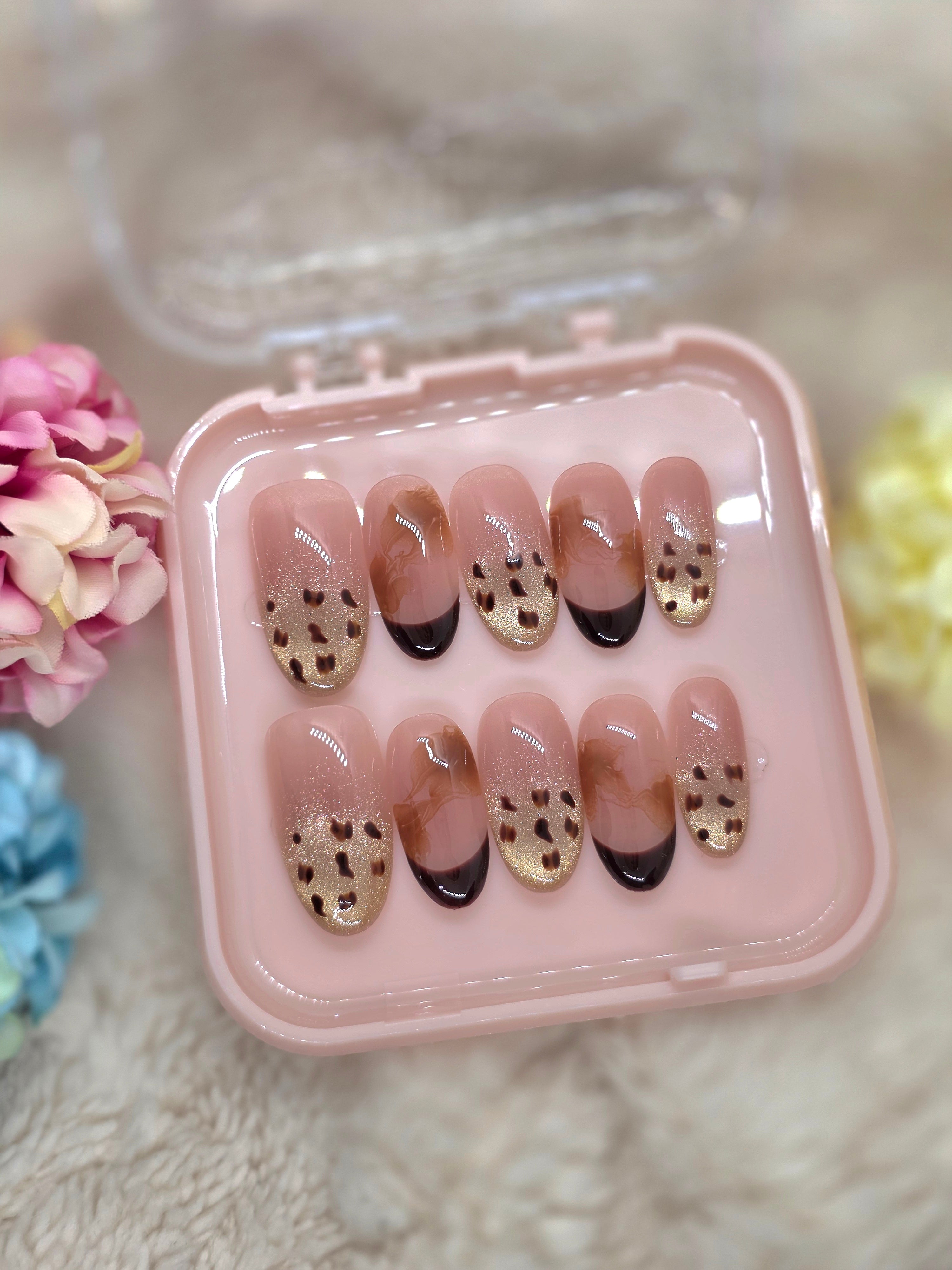 Caramel Swirl Leopard Press On Nails – Nude & Gold Glitter, Mid-length Almond