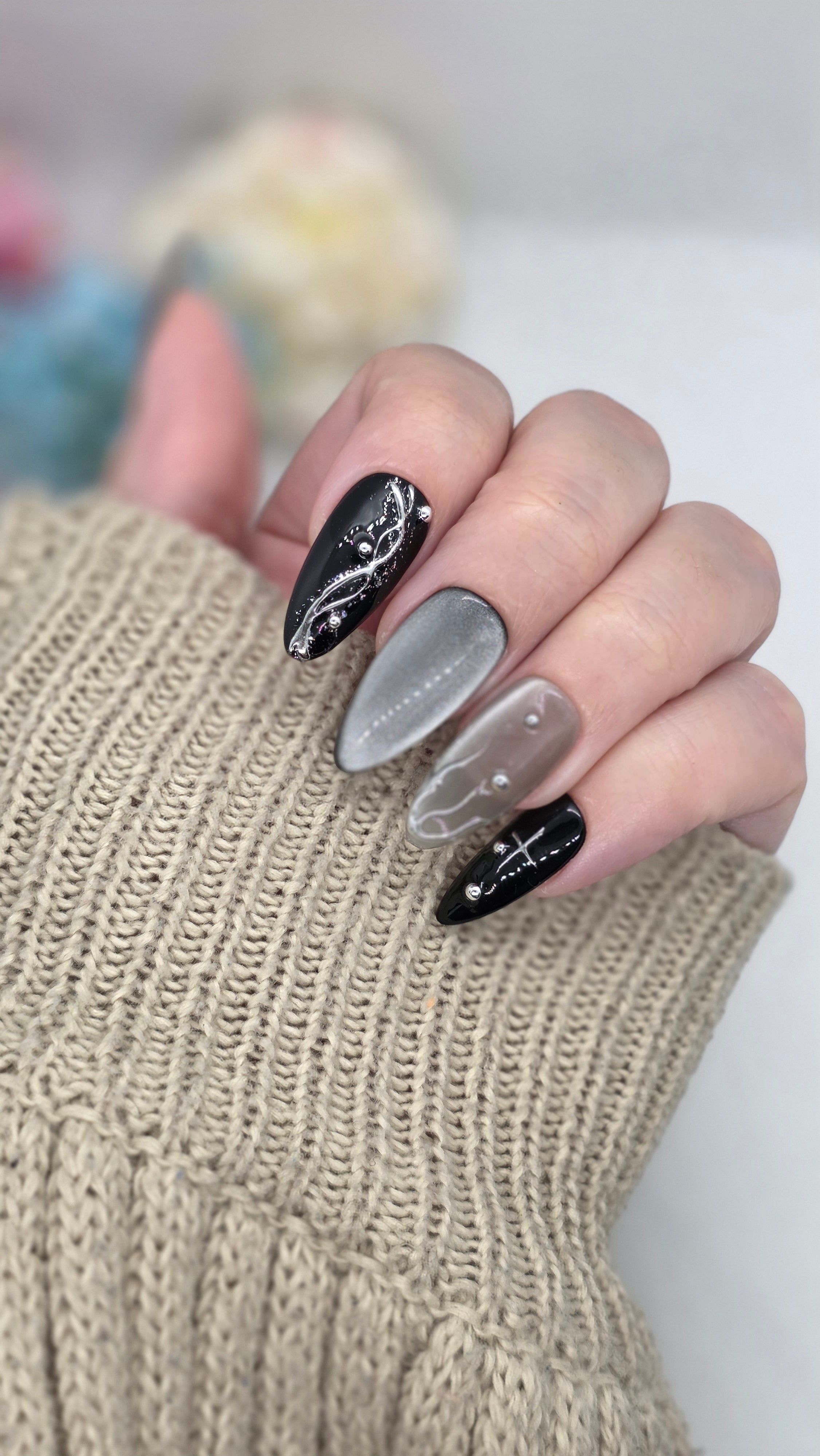 Black & Silver Press On Nails – Cat Eye Glow, Swirl Art & Star Accents (S/M/L)