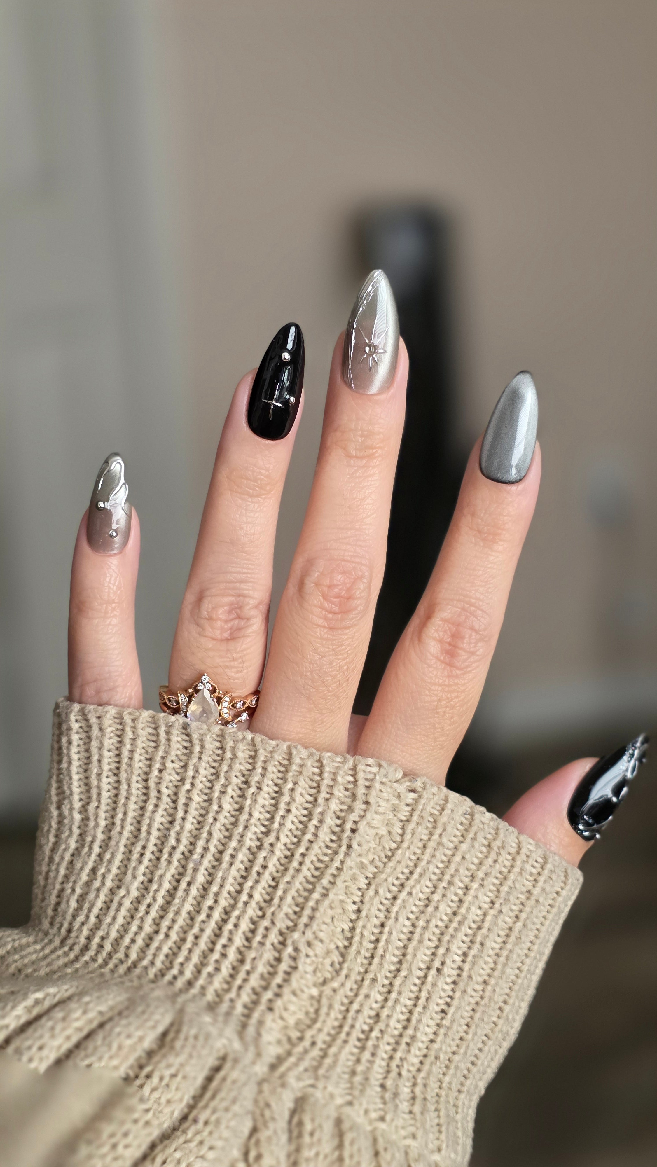 Black & Silver Press On Nails – Cat Eye Glow, Swirl Art & Star Accents (S/M/L)